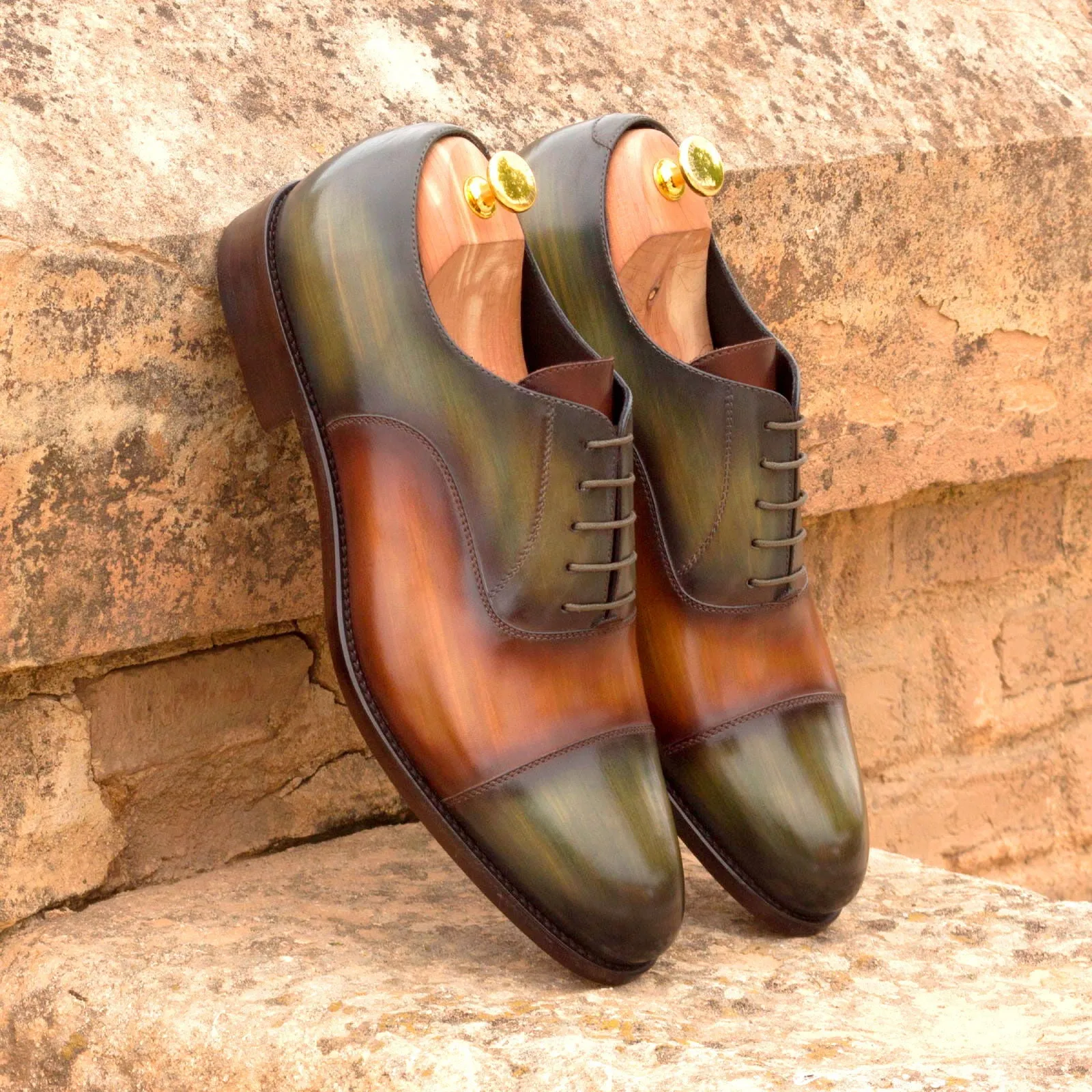 DapperFam Rafael in Khaki / Cognac Men's Hand-Painted Patina Oxford