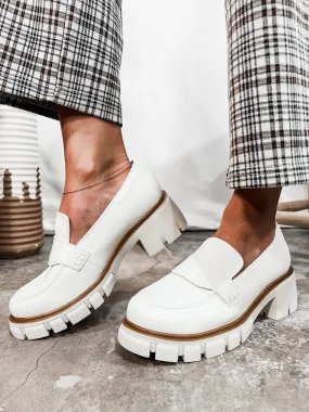 Robbin Loafer, Bone